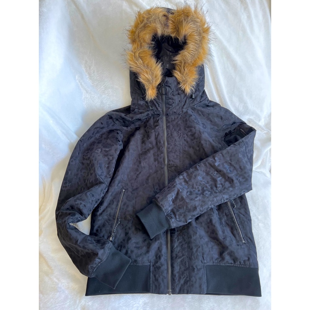 Volcom insulated faux fur waterproof snow jacket. Black on black leopard print!